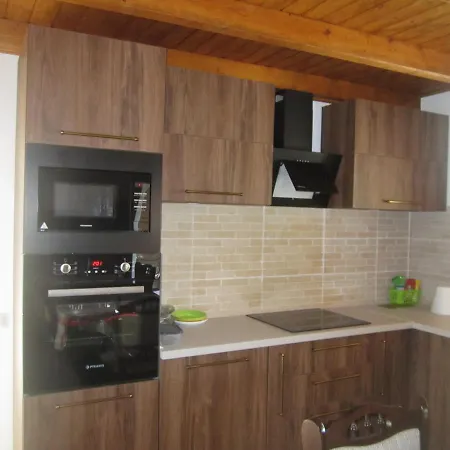 La Secretaru - Casa De Vacanta Cu Ciubar, Sauna Si Piscina De Vara